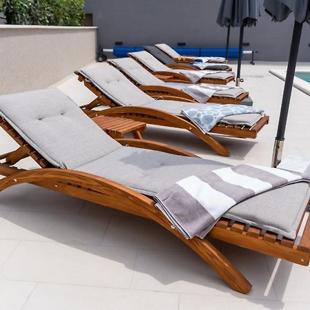 Luxury Apartment Lorena - Private Heated Pool - Jesenice  Bagian luar foto