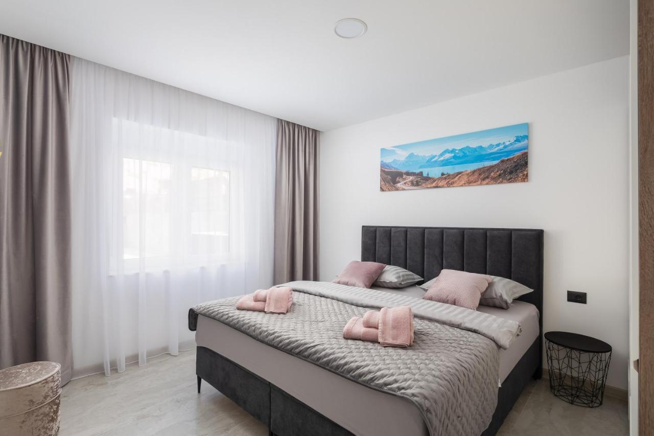 Luxury Apartment Lorena - Private Heated Pool - Jesenice  Bagian luar foto
