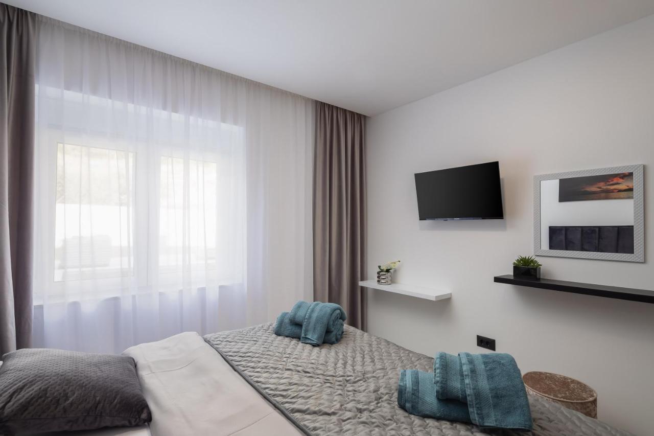 Luxury Apartment Lorena - Private Heated Pool - Jesenice  Bagian luar foto