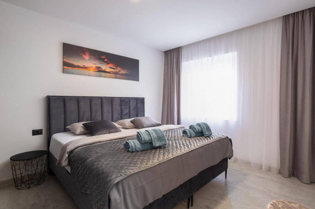 Luxury Apartment Lorena - Private Heated Pool - Jesenice  Bagian luar foto