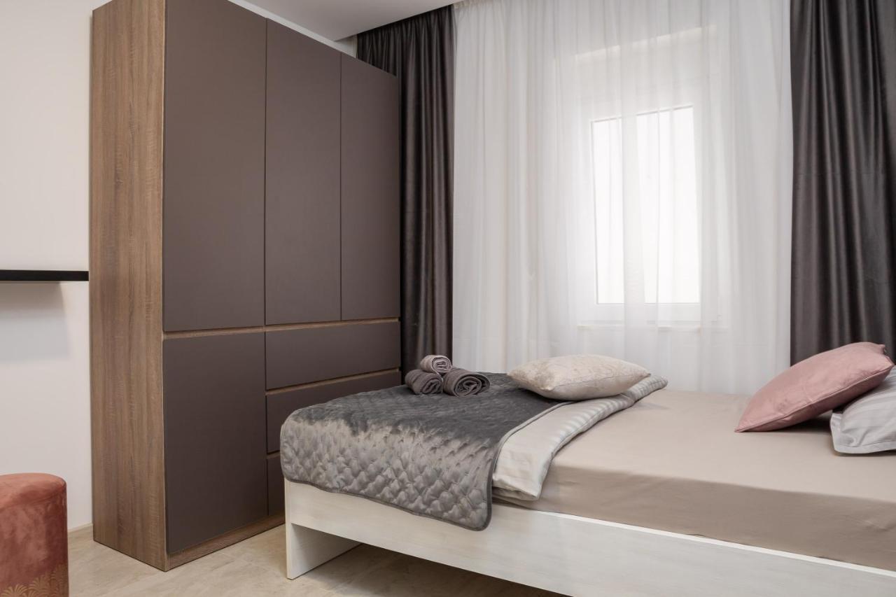 Luxury Apartment Lorena - Private Heated Pool - Jesenice  Bagian luar foto