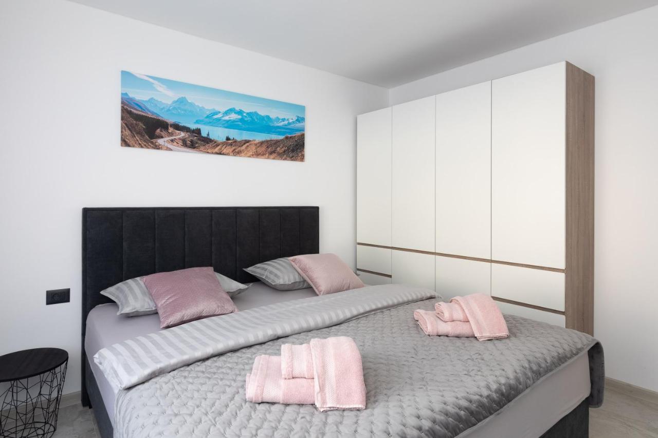 Luxury Apartment Lorena - Private Heated Pool - Jesenice  Bagian luar foto