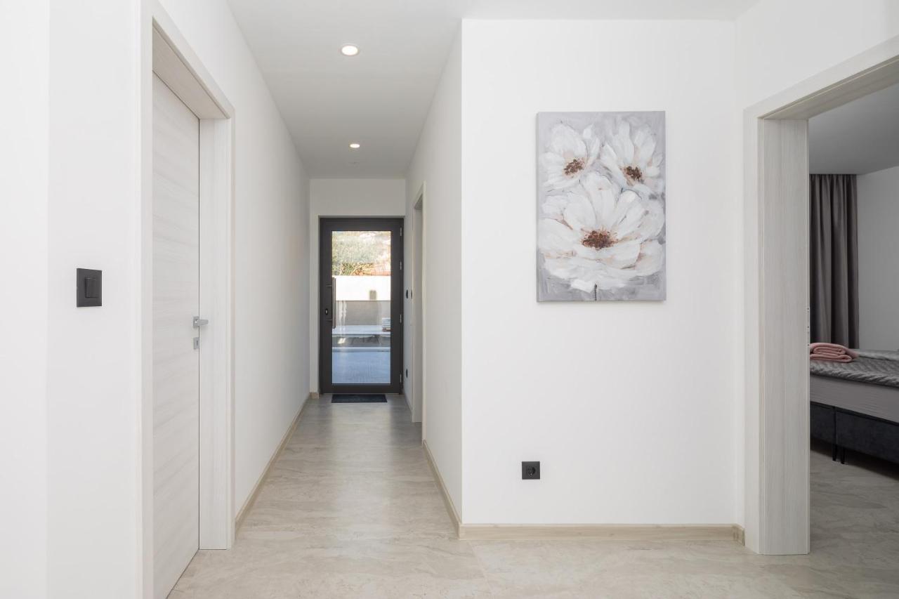 Luxury Apartment Lorena - Private Heated Pool - Jesenice  Bagian luar foto