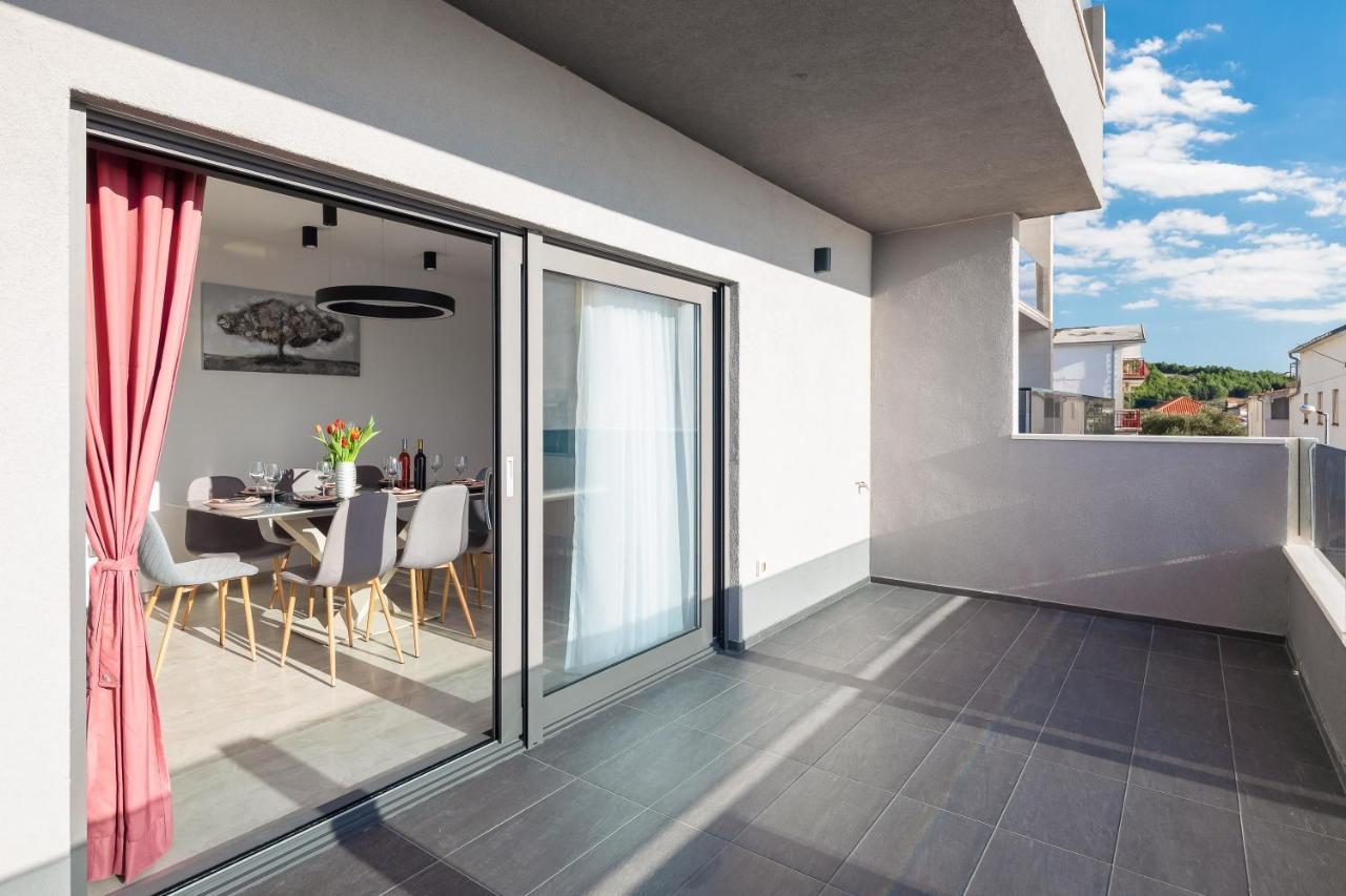 Luxury Apartment Lorena - Private Heated Pool - Jesenice  Bagian luar foto