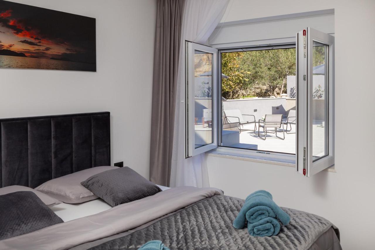 Luxury Apartment Lorena - Private Heated Pool - Jesenice  Bagian luar foto