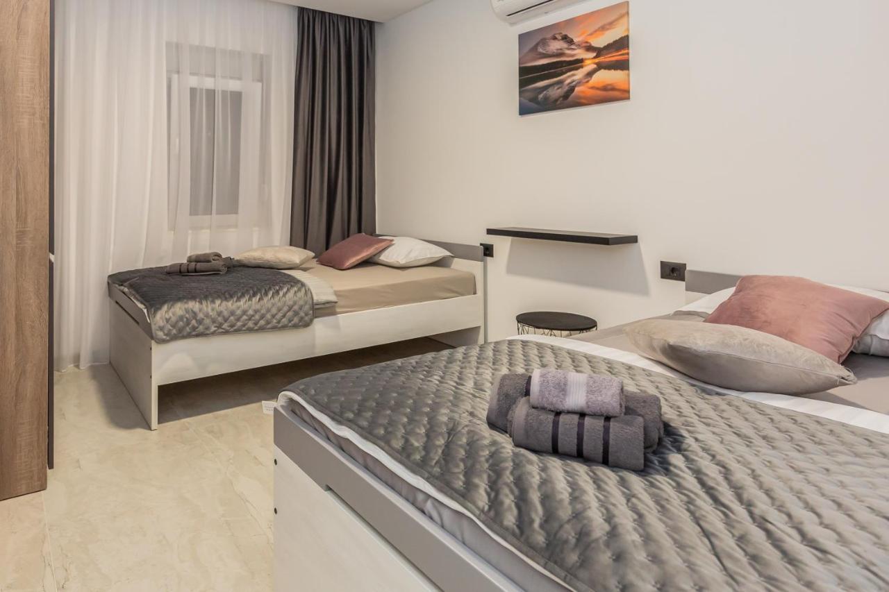 Luxury Apartment Lorena - Private Heated Pool - Jesenice  Bagian luar foto