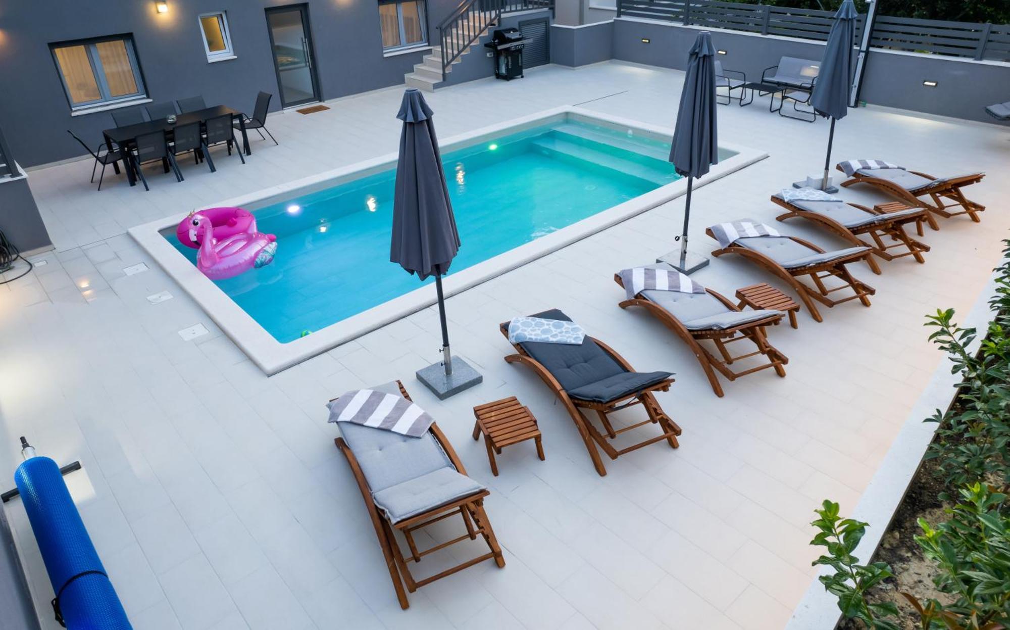 Luxury Apartment Lorena - Private Heated Pool - Jesenice  Bagian luar foto